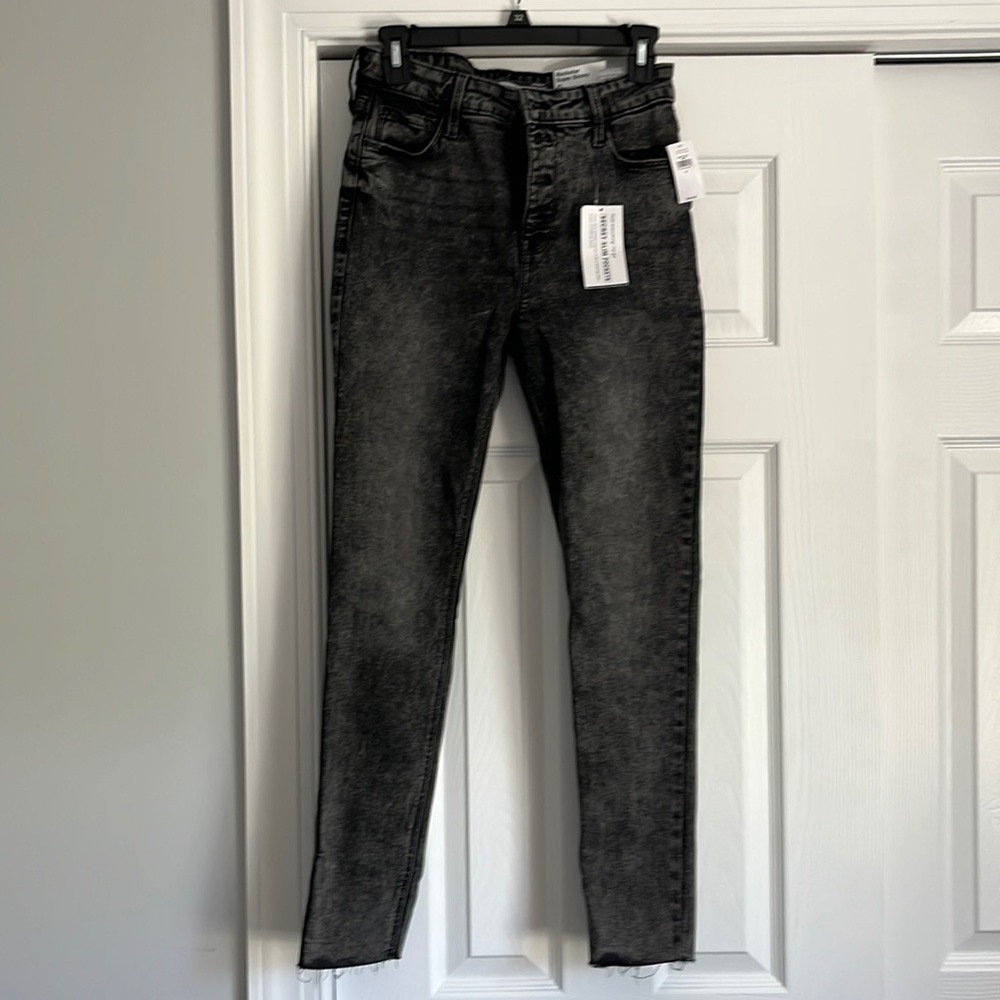 NEVER WORN SIZE 6 OLD NAVY JEANS